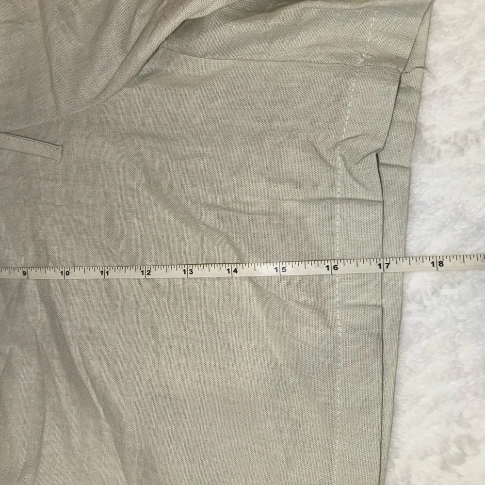 2 x 20$ Elegant Women's Shorts in Light Beige